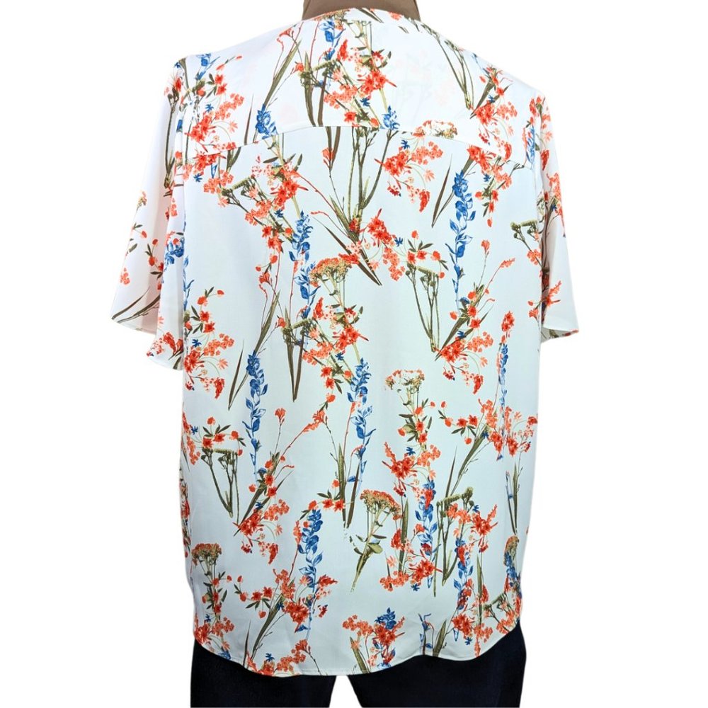 Chico's 2 (XL) NWT White Floral Short Sleeve Button Front V-Neck Blouse - Picture 2 of 9